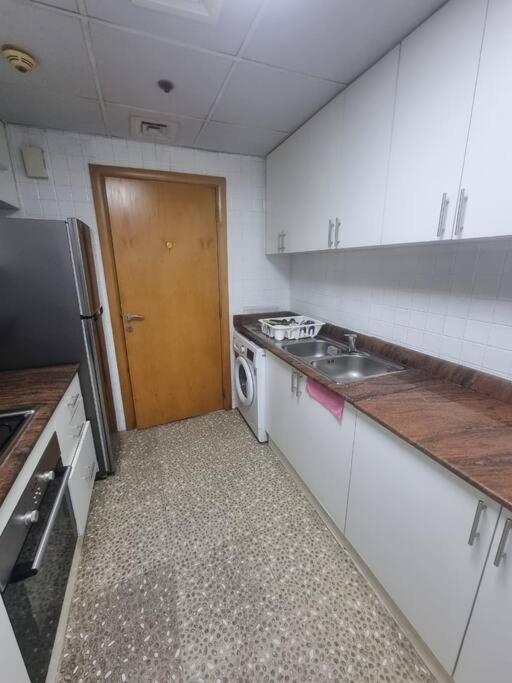 Spacious 2 Bed Marina-near Metro *