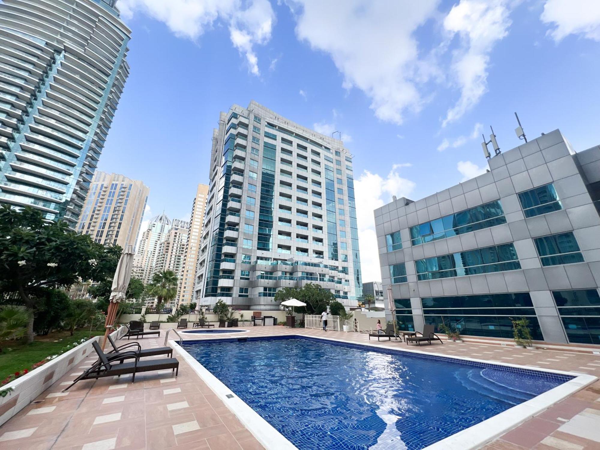 Spacious 2 Bed Marina-near Metro