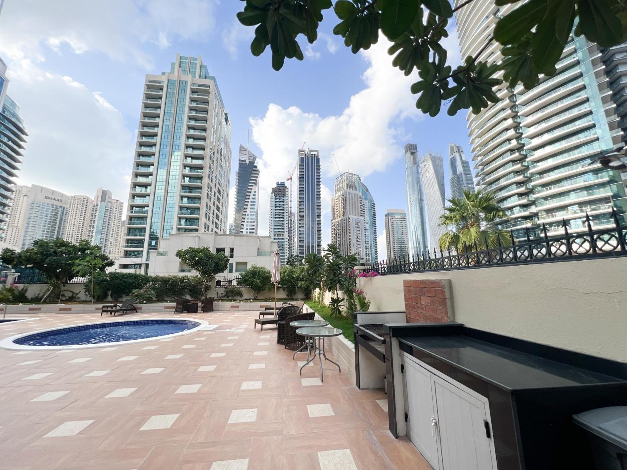 Spacious 2 Bed Marina-near Metro Apartment
