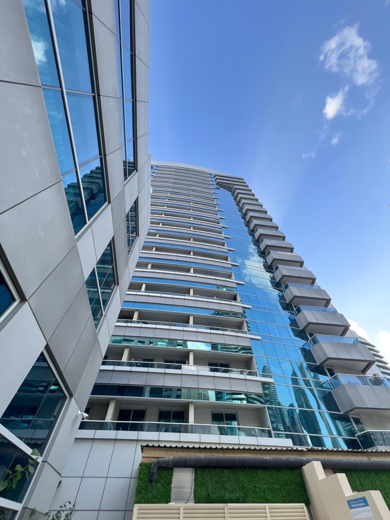 Spacious 2 Bed Marina-near Metro Apartment