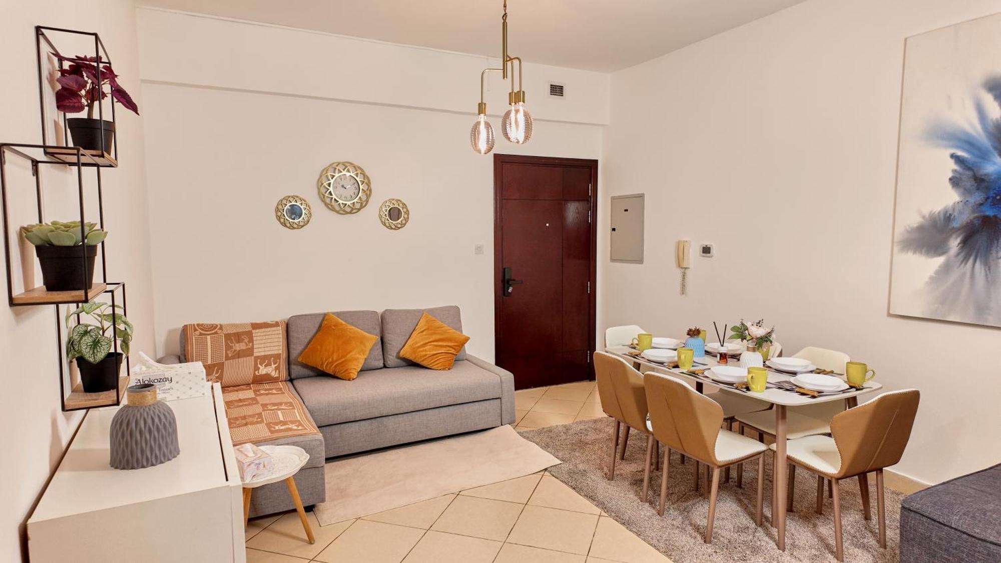Spacious 2 Bed Marina-near Metro Apartment Dubai